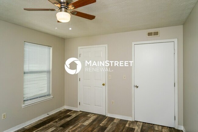 Building Photo - 3 Bedroom Pet-Friendly Home in Louisville,...