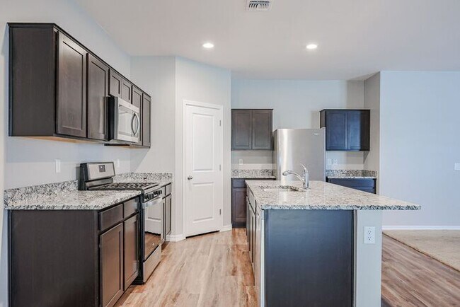 Building Photo - Home in Litchfield Park at Canyon Views! 5...