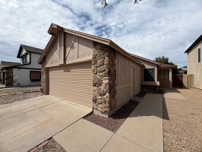 Building Photo - Newly Remodeled Glendale Home