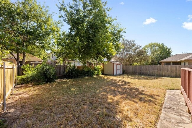 Building Photo - 10409 Yellowstone Dr