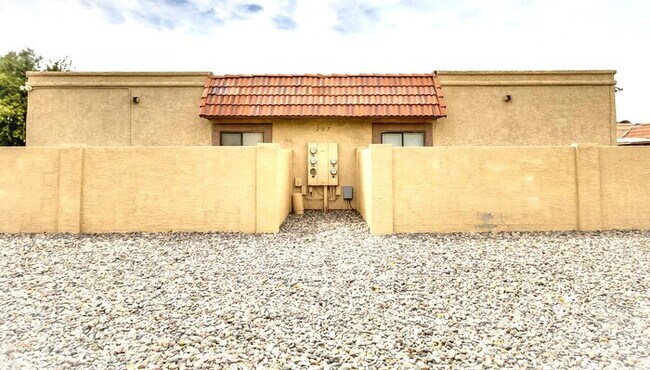 Primary Photo - Cute 2 bedroom 1.75 bathroom