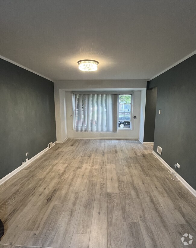 Building Photo - 3622 W 79th Pl