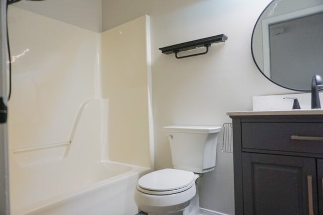 Building Photo - 6 Flora Cove