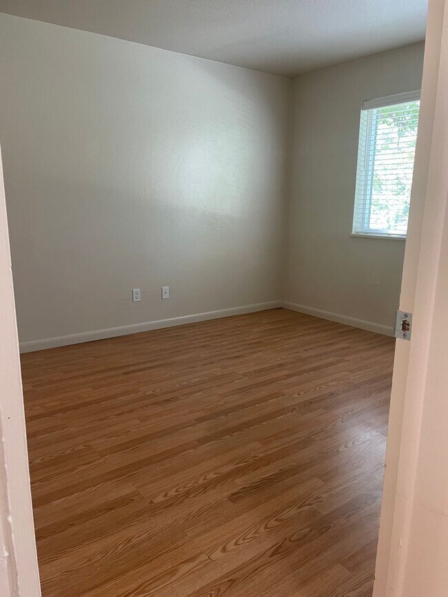 Building Photo - 1705 Heatheridge Rd