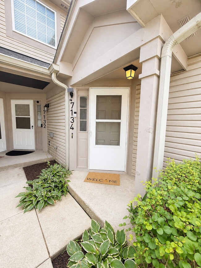 Building Photo - 7134 S Stratton Ln