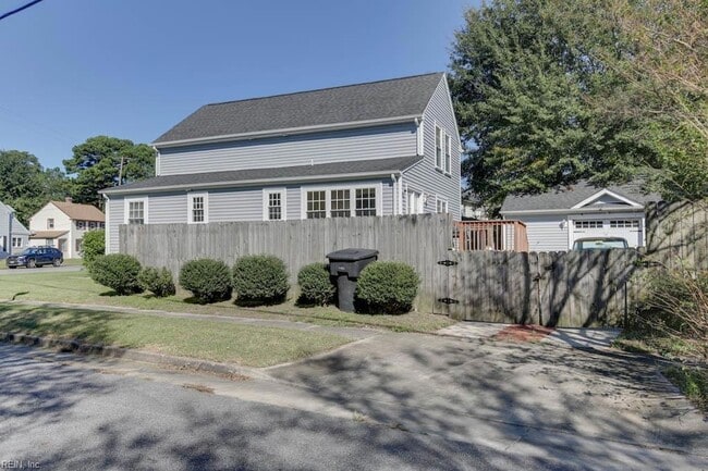 Building Photo - 2 Alden Ave