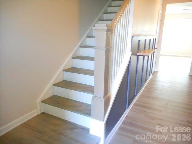 Building Photo - 3058 Eastcott Ave