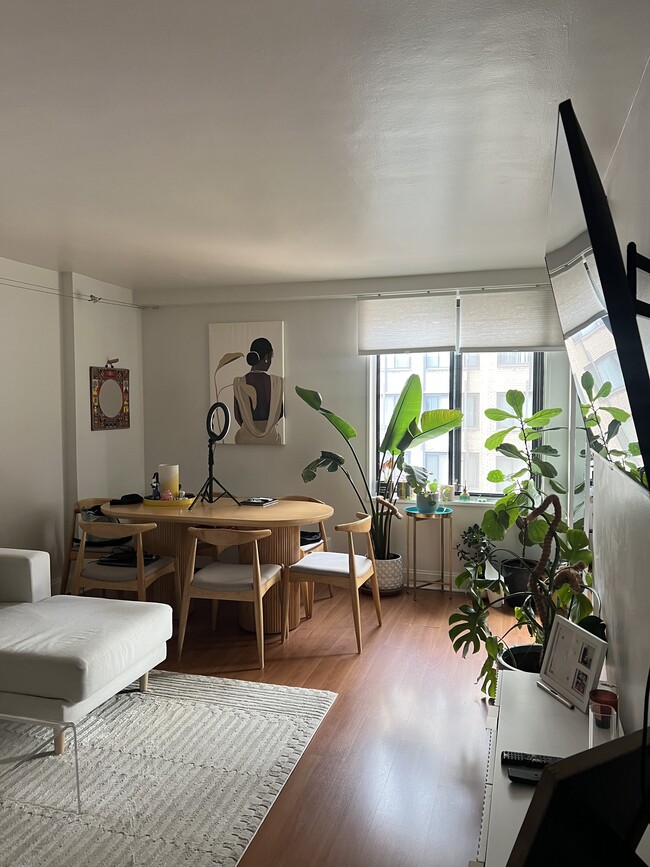 Primary Photo - 1420 N St NW