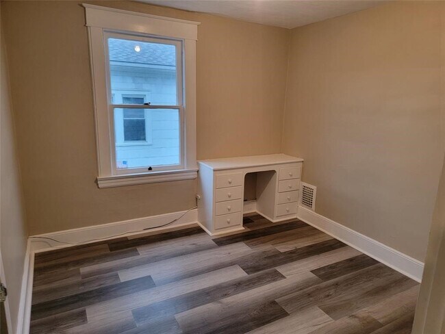 Building Photo - 208 S Liberty Ave