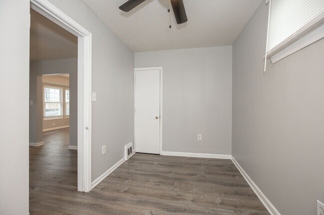 Building Photo - 3262 W 122nd St