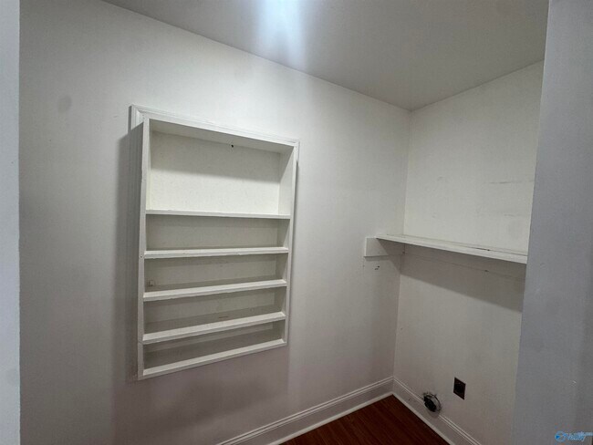 Building Photo - 186 Jones Cir