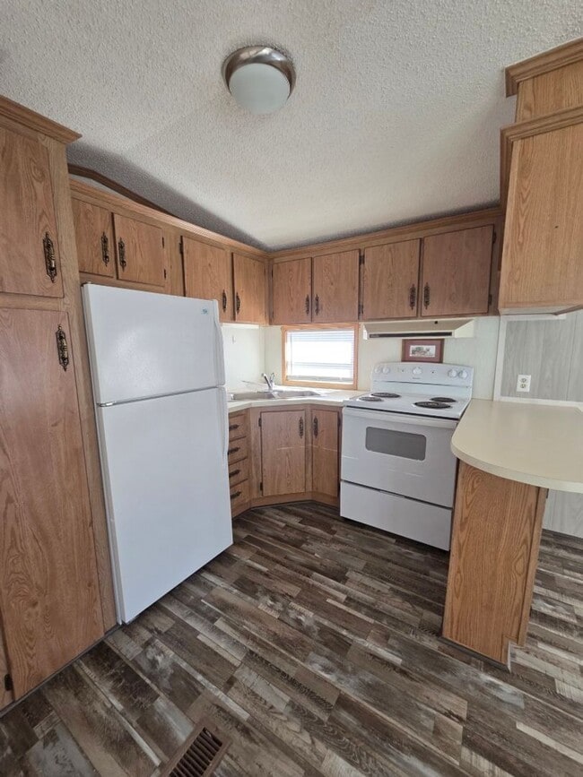 Building Photo - $1,350 - 2 Bedroom / 1 Bath Park Model in Tatham Mountain Park