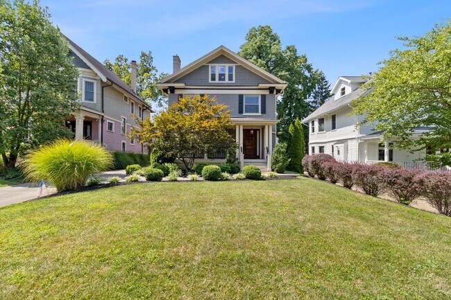 Primary Photo - OAKLEY - Stunning executive tudor