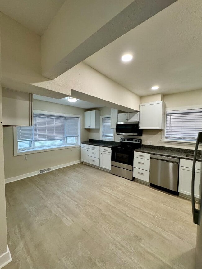 Building Photo - 620 Kirkwood Ave