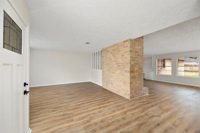Building Photo - 21402 Park York Dr