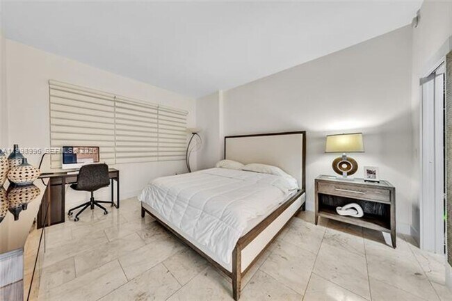 Building Photo - 6917 Collins Ave