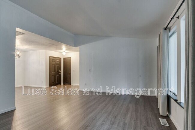 Building Photo - 612 NW 139th St