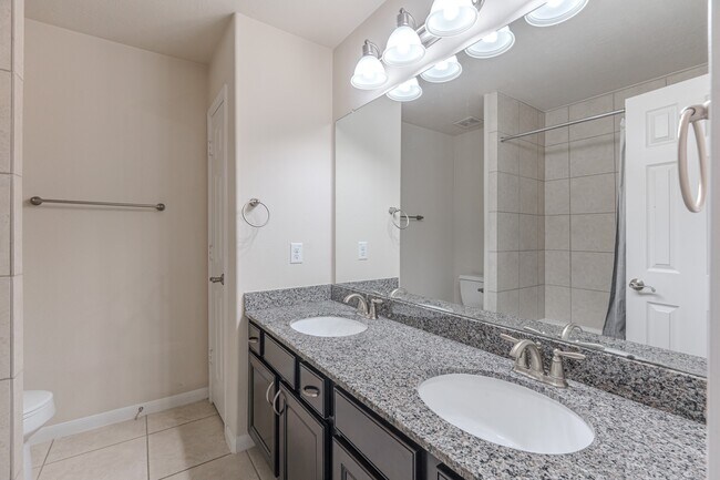 Building Photo - 14310 Silver Hollow Ln