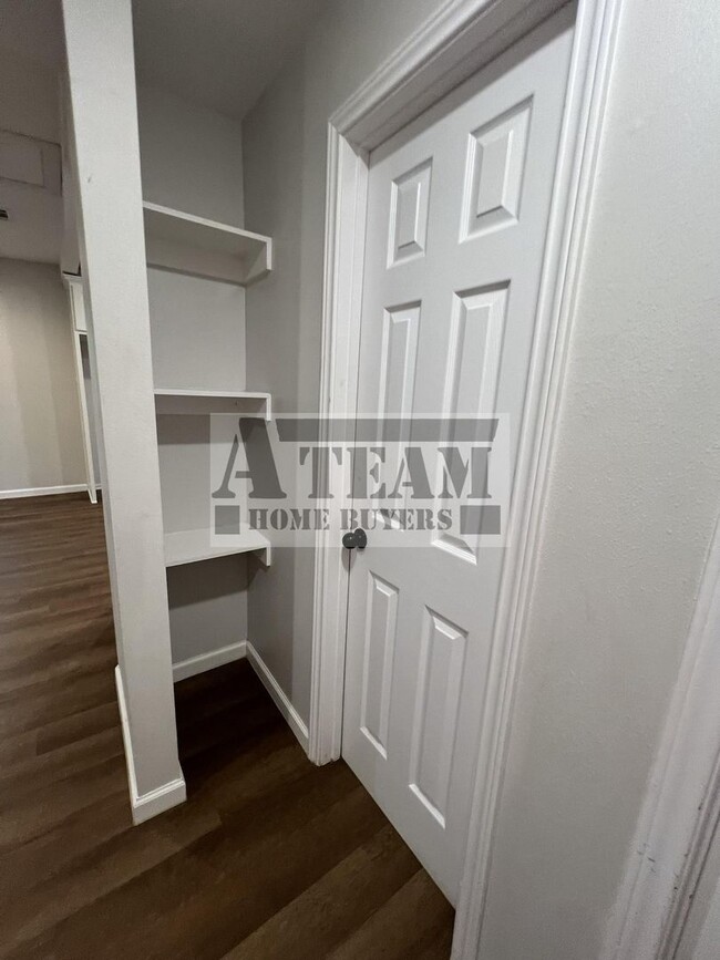 Building Photo - Gorgeous 2 Bed 1 Bath house for rent in GBC!