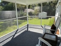 Building Photo - 3 Bedroom in Crawfordville Available Now!