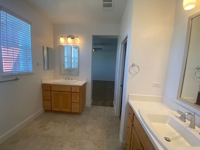 Building Photo - Charming 3-Bedroom House for Rent in Marin...
