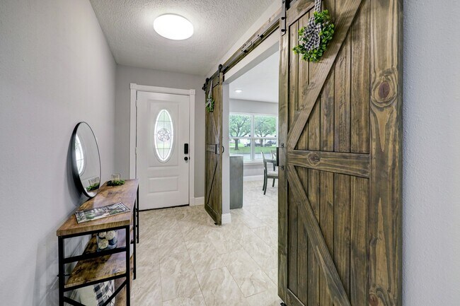 Building Photo - 10903 Hillcroft St