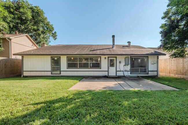 Building Photo - 2423 Woven Wood Ln
