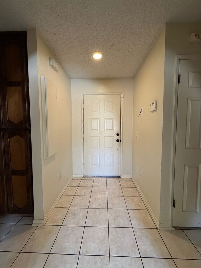 Building Photo - 3 Bedroom 2 Bathroom House with 2 Car Garage Located in Lenwood