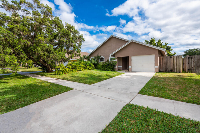 Primary Photo - 22576 Sawfish Terrace