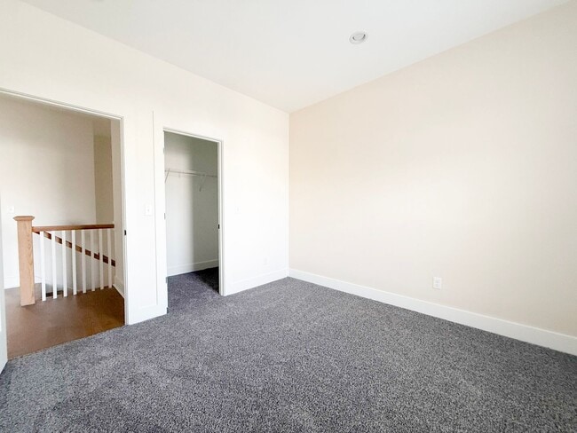 Building Photo - 4-Bedroom HOA Home with Pool Access Near Downtown Cookeville