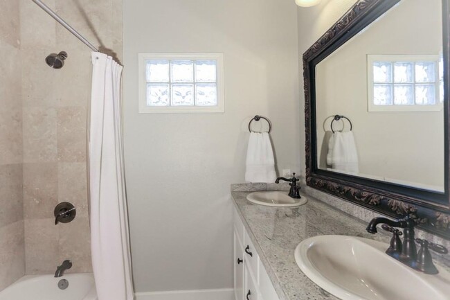 Building Photo - Newly Updated 3-Bedroom House in the Desir...