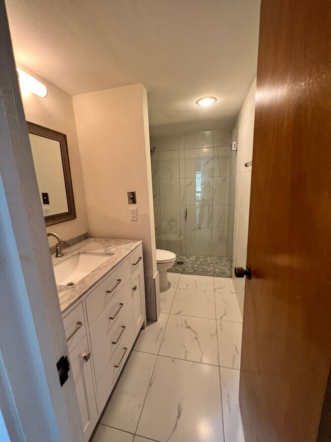 Building Photo - Great updated 2/2  in Grenelefe