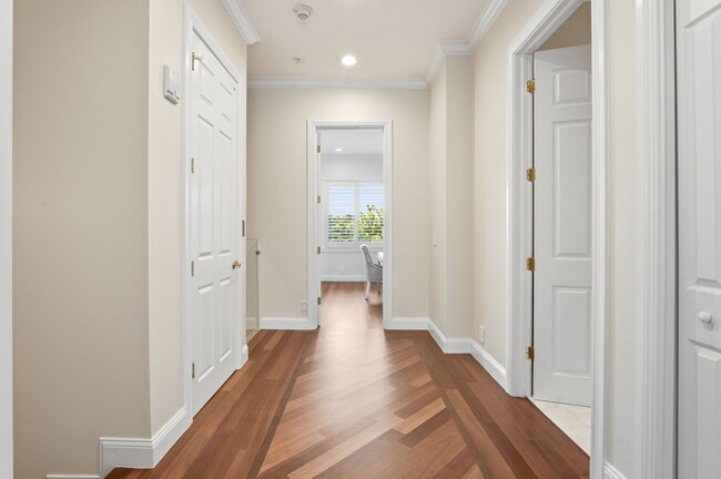 Building Photo - 921 Osceola Dr