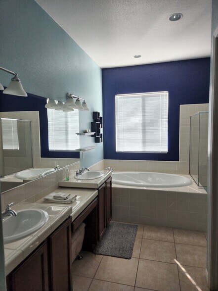 Building Photo - 81849 Via Parco Dr