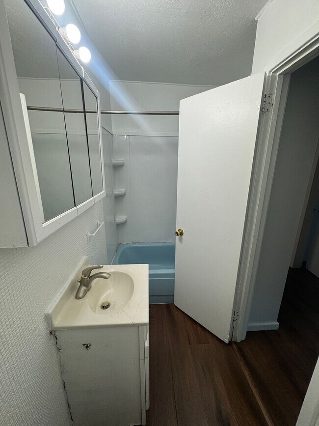 Building Photo - 501-503 River Road