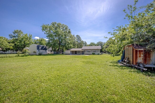 Building Photo - Charming 4-Bedroom, 2-Bath Home in a Prime Location
