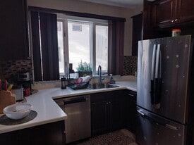 Building Photo - 129 Lyme St