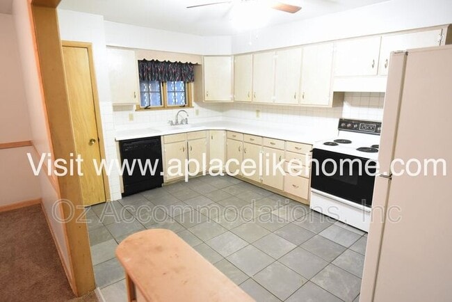 Building Photo - 7820 Arlington Ave