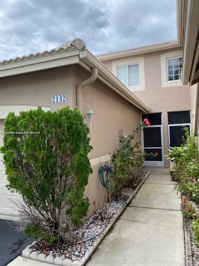 Building Photo - 2142 Madeira Dr