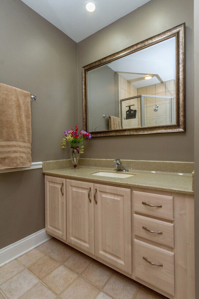 Building Photo - 1126 Tiverton Ct