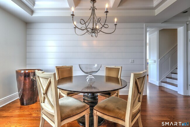 Building Photo - 30 Narrow St