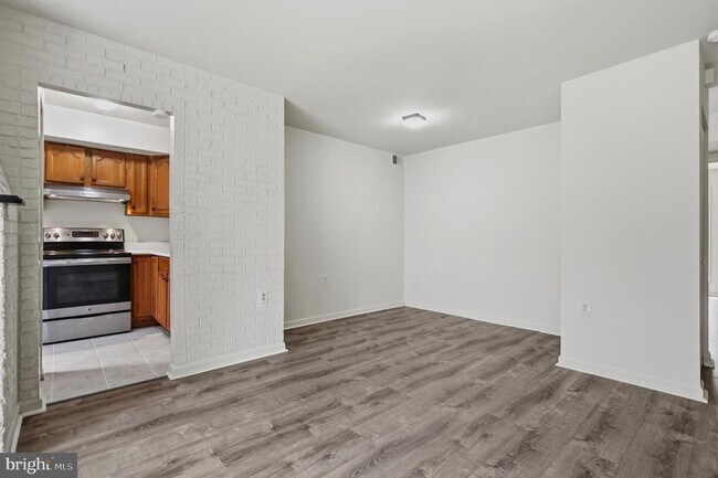 Building Photo - 8604 Village Way