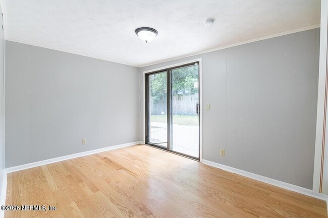 Building Photo - 284 E 47th St