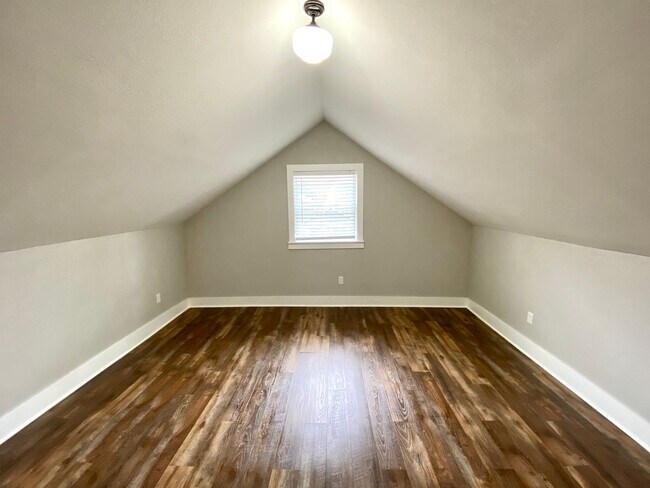 Building Photo - Swan Lake Luxury Bungalow