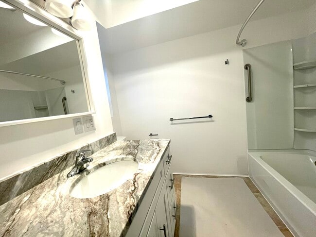 Bath 3 - 13 Water St