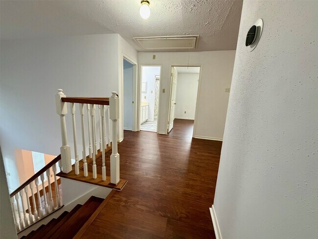 Building Photo - 2226 Mill Creek Dr