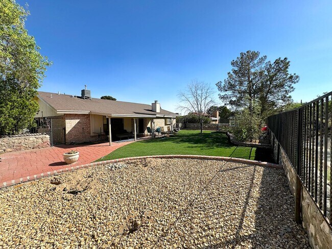 Building Photo - 6851 Amposta Dr