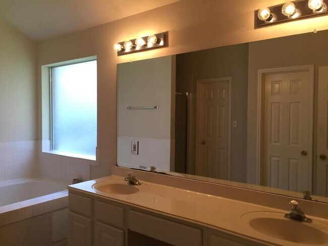 Building Photo - 1911 Blooming Park Ln