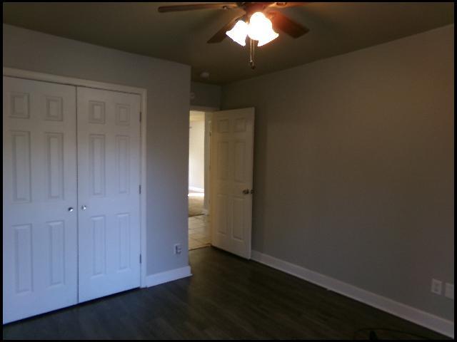 Building Photo - 266 Glenna Ln