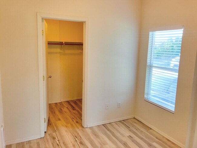 Building Photo - ANDRT01